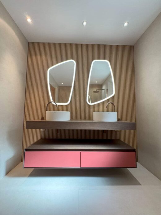 Salle&#x20;de&#x20;bains&#x20;grands&#x20;carreaux&#x20;&#x00E0;&#x20;Grasse&#x20;&#x3A;&#x20;moderne,&#x20;chic&#x20;et&#x20;pos&#x00E9;e&#x20;avec&#x20;expertise